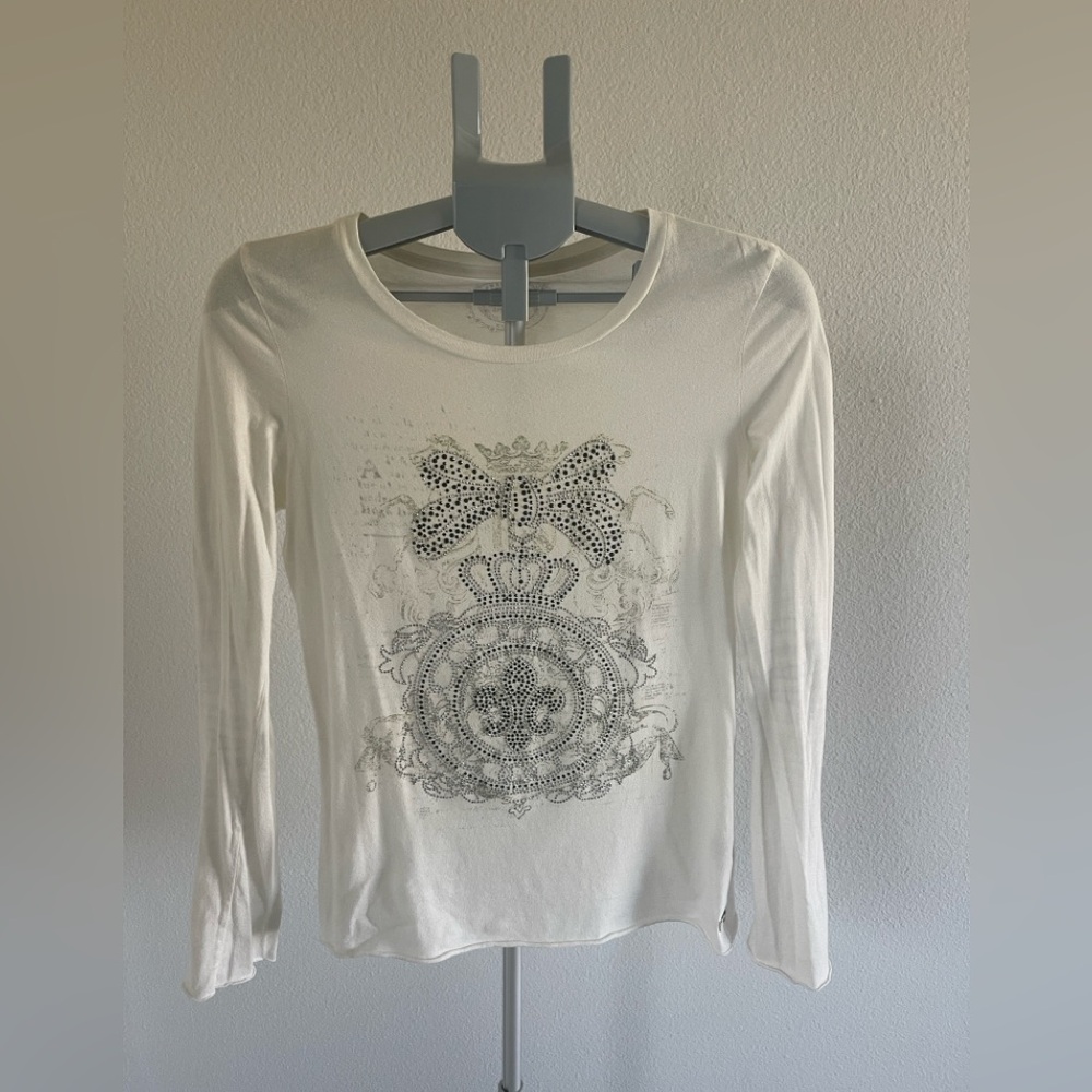 Jake’s Elegant White Long Sleeve Top
